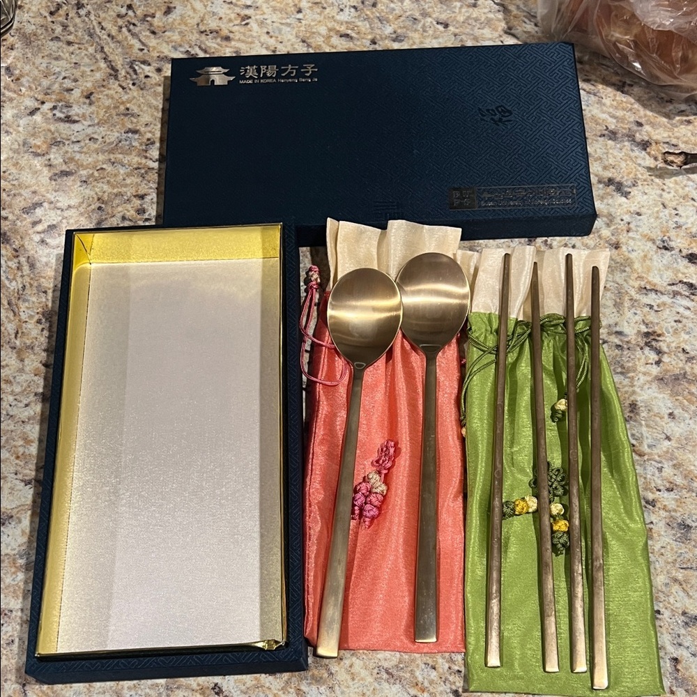 Authentic Korean Bronzeware Chopsticks and Spoons Hanyang Bang Ja Like new - Picture 6 of 7